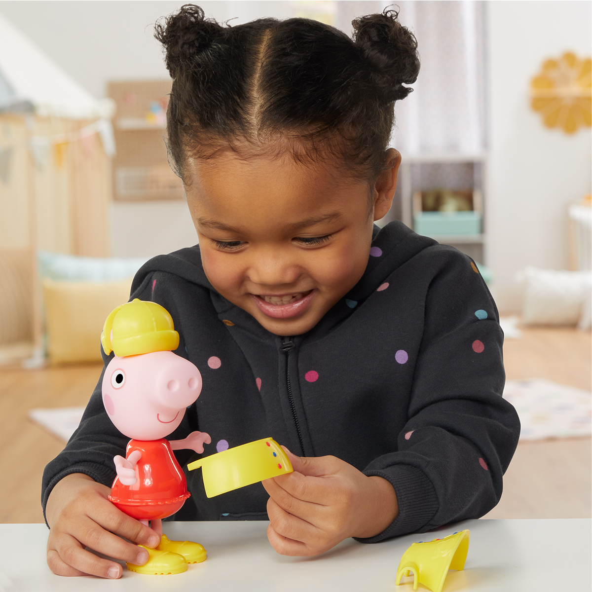 Ігровий набір дитячий Peppa Figurines Одягни Пеппу 15 см з аксесуарами — превʼю 20