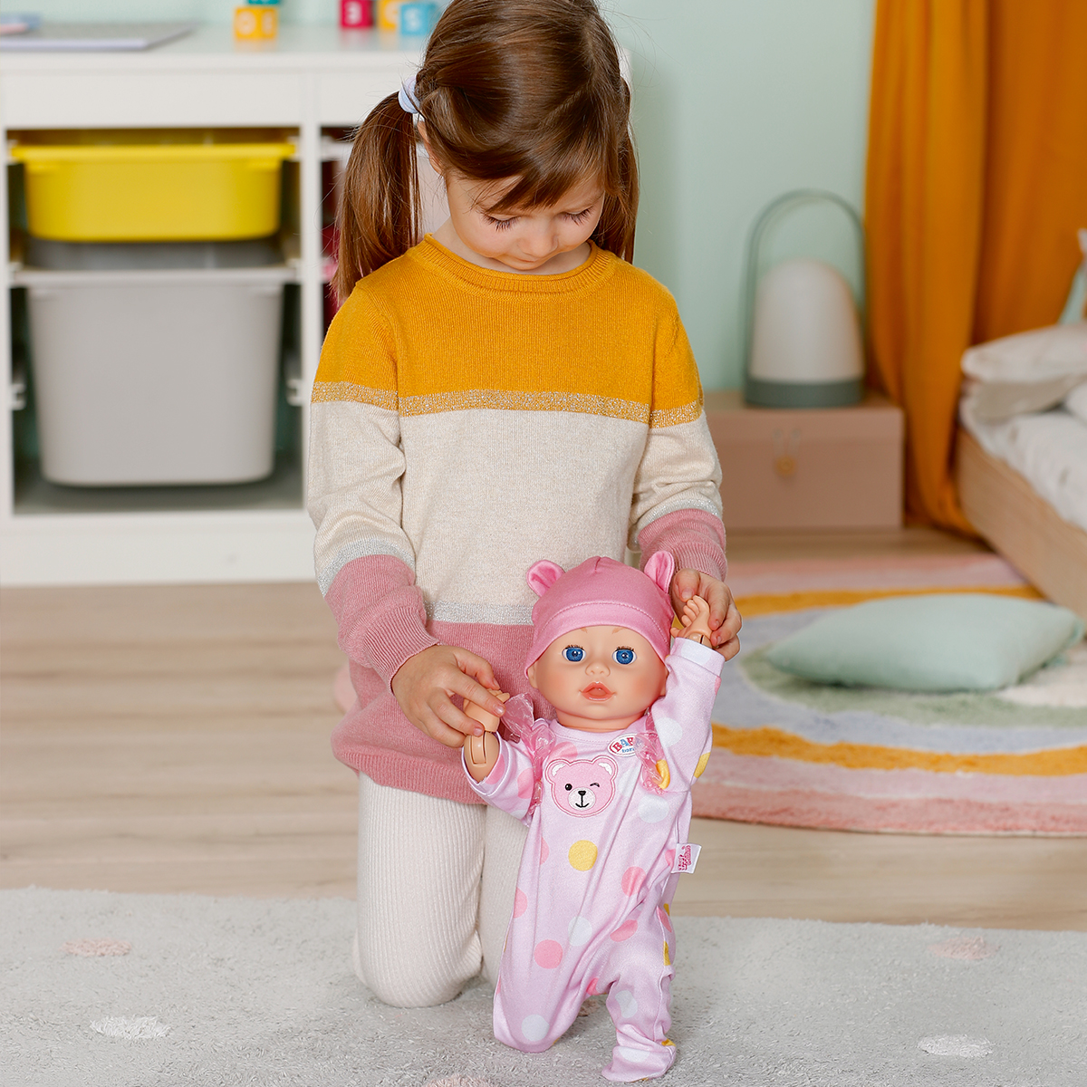 Інтерактивна лялька Baby Born Емілі Перші кроки 43 см — превʼю 17