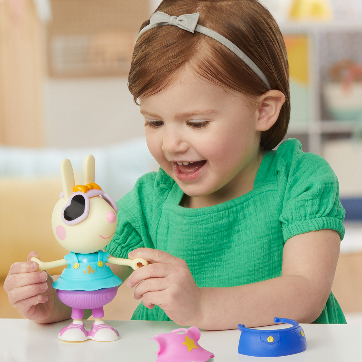 Ігровий набір Peppa Figurines Одягни Ребекку дитячий 15 cm з аксесуарами — превʼю 20