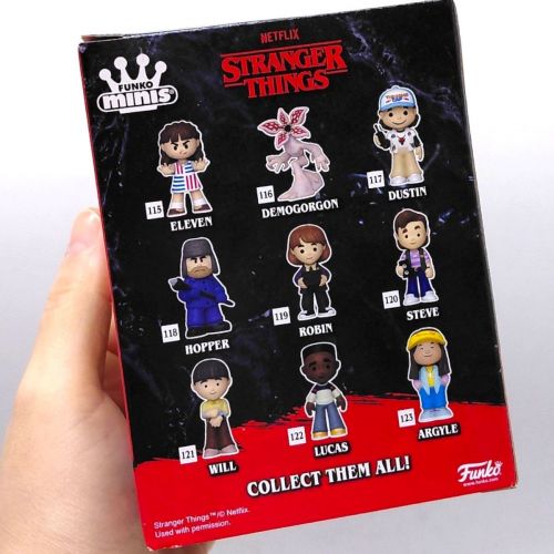Ігрова фігурка Funko Mini Vinyl Stranger Things S4 ROBIN сіра — превʼю 1