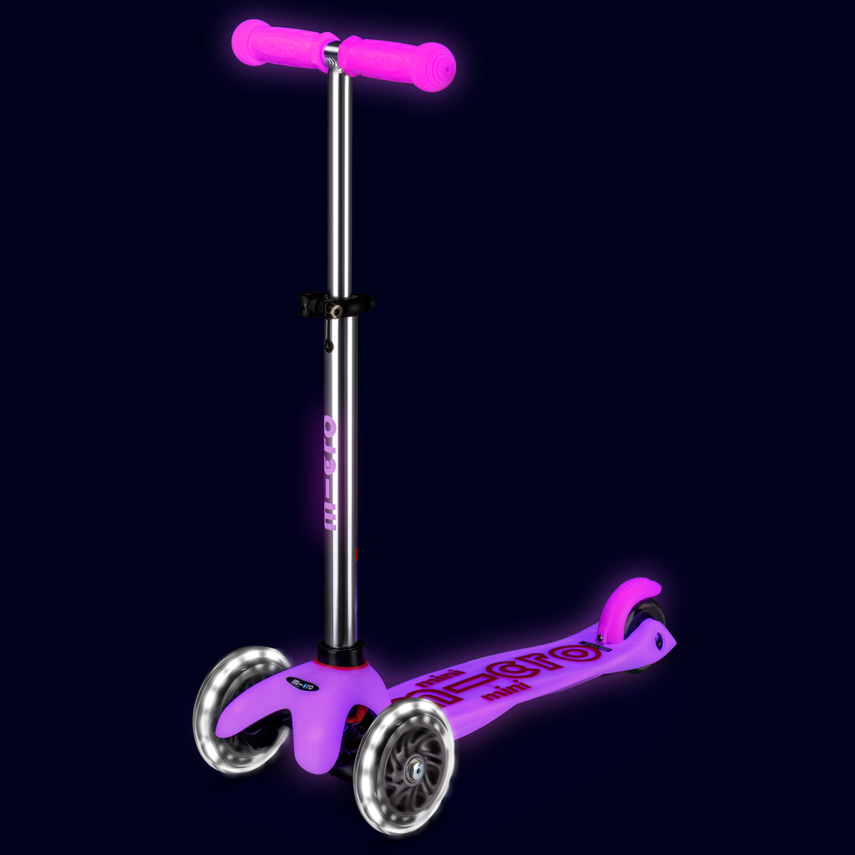 Самокат триколісний дитячий Micro Mini Deluxe Glow LED Рожевий — превʼю 19