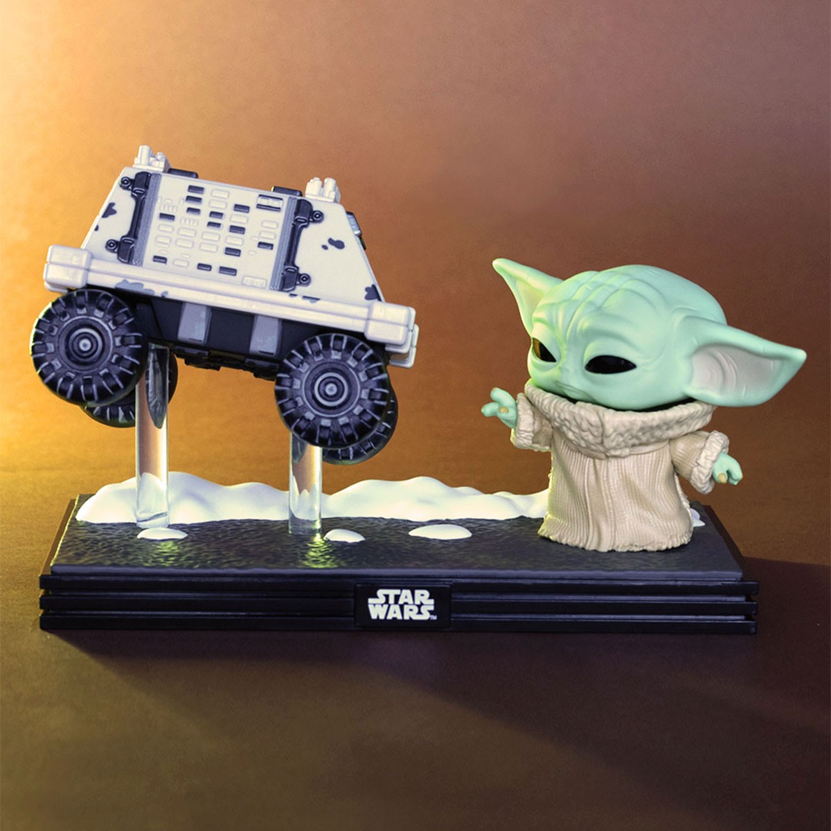 Ігрова фігурка Funko POP! Moment Мандалорець Ґроґу і дроїд MSE-6 12.7 см — превʼю 6