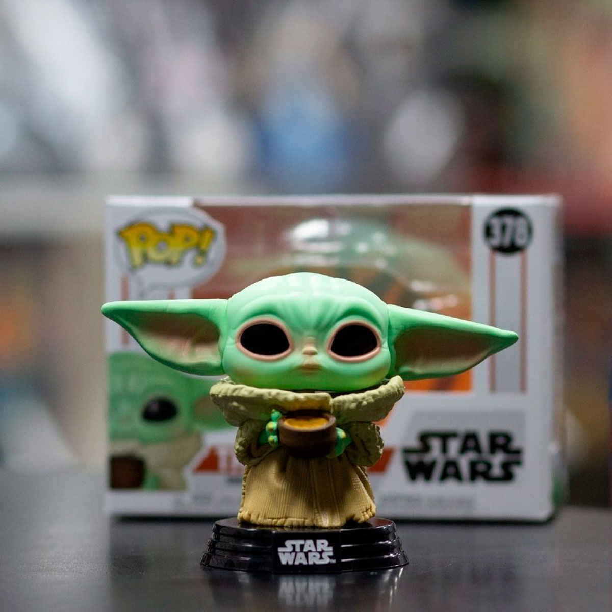 Колекційна ігрова фігурка The Mandalorian Grogu - Funko Pop Малюк з чашкою — превʼю 13