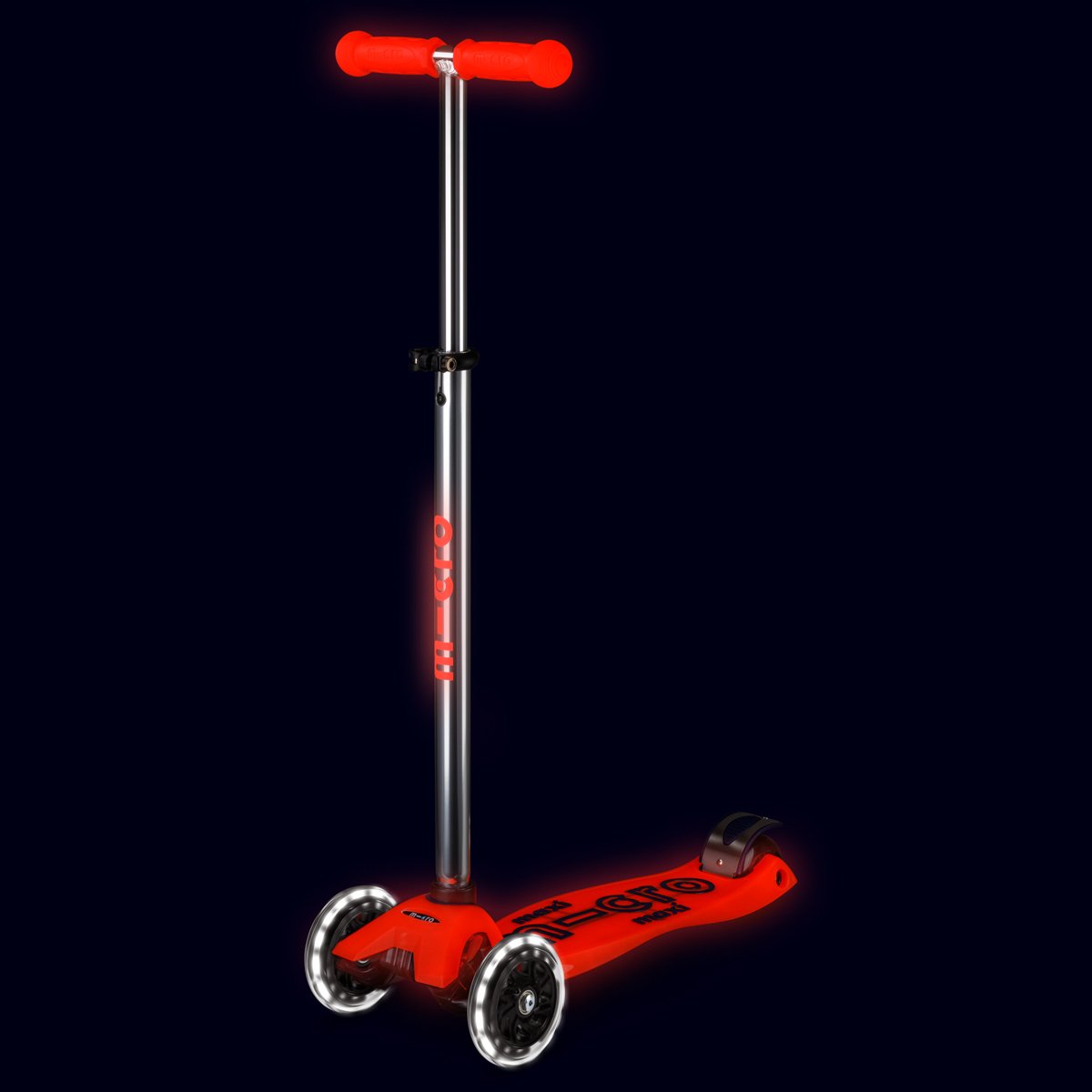 Самокат триколісний дитячий Micro Maxi Deluxe Glow LED зі світловими колесами Червоний — превʼю 21