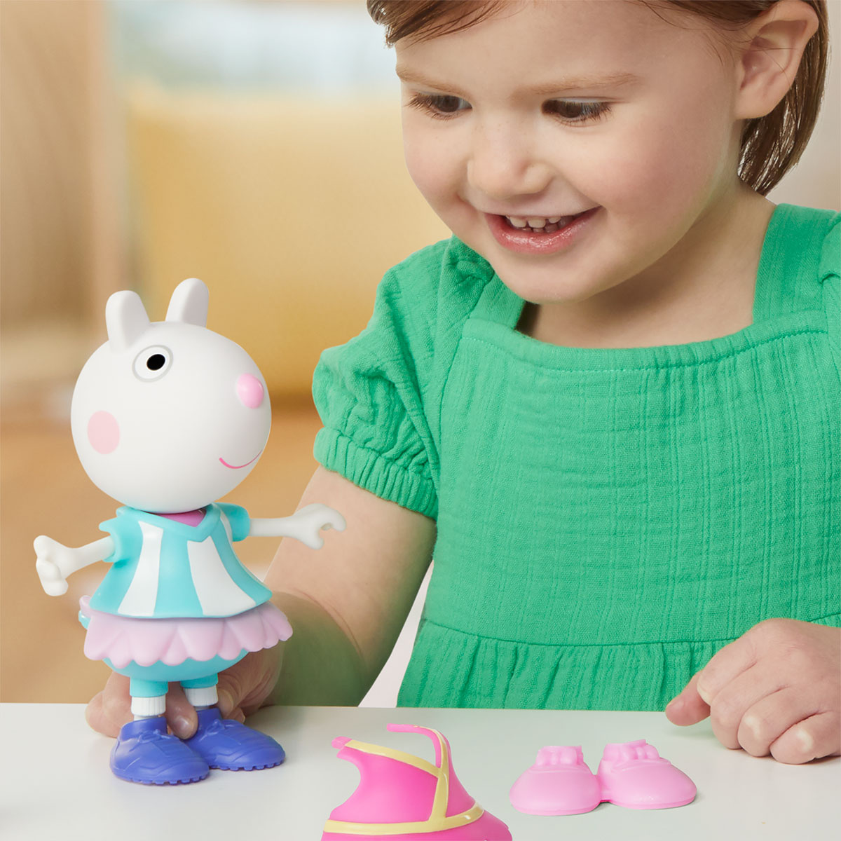 Ігровий набір дитячий Peppa Figurines Одягни Сюзі 15 см з аксесуарами — превʼю 19