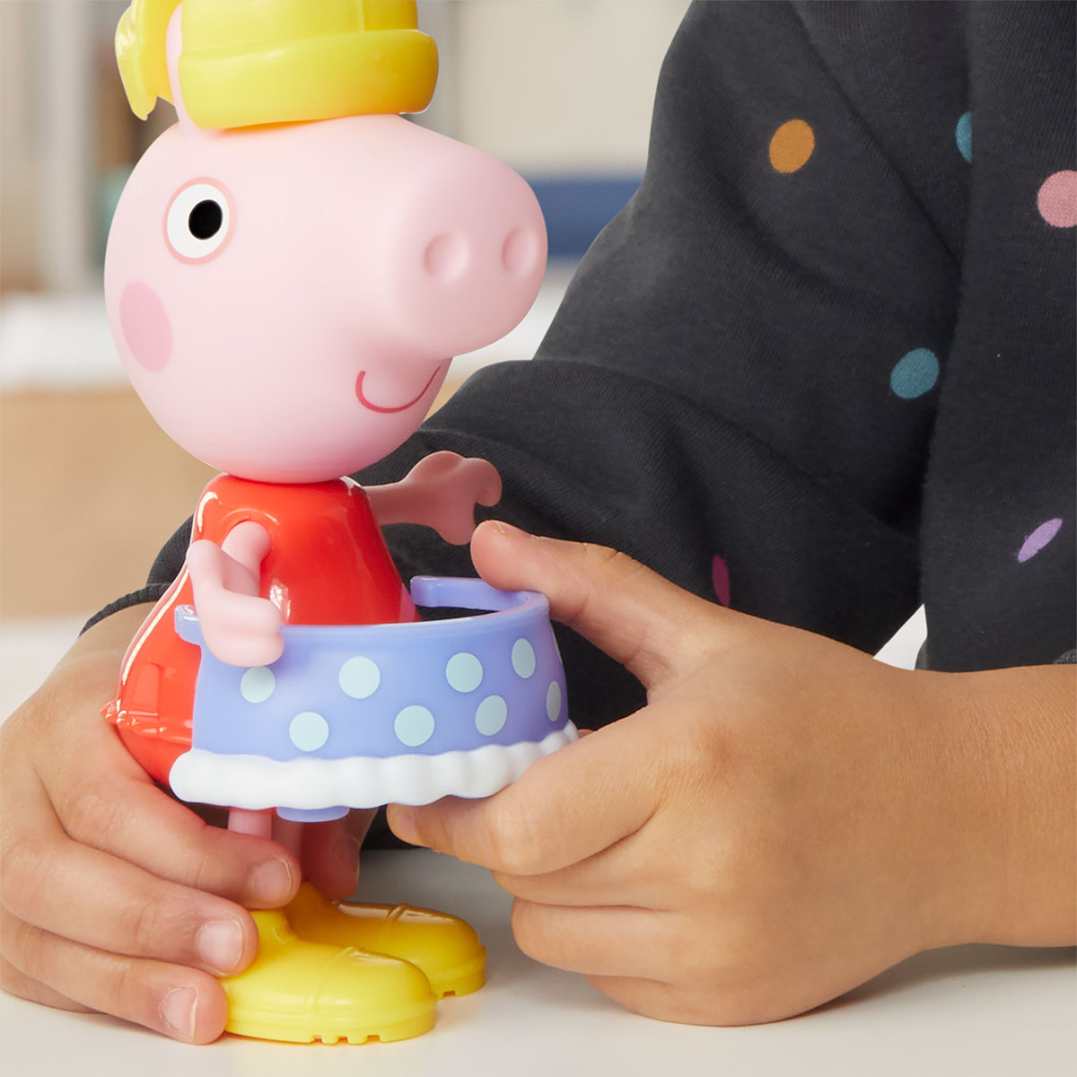 Ігровий набір дитячий Peppa Figurines Одягни Пеппу 15 см з аксесуарами — превʼю 16