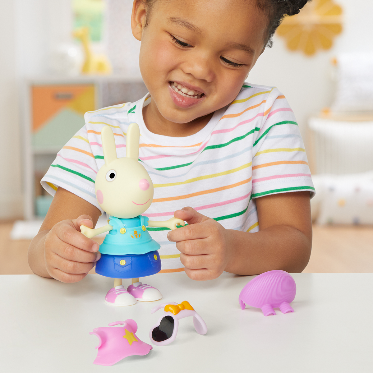 Ігровий набір Peppa Figurines Одягни Ребекку дитячий 15 cm з аксесуарами — превʼю 18