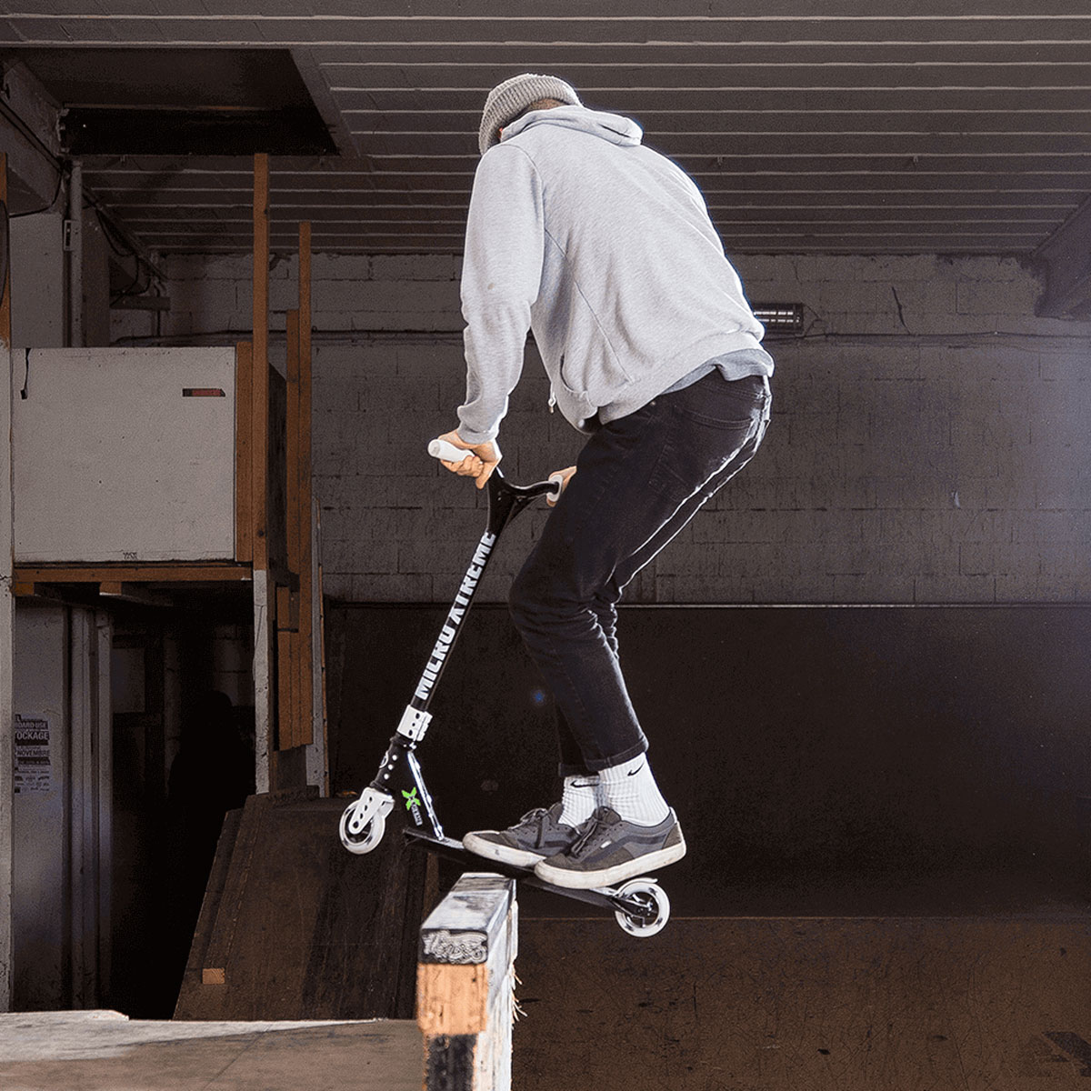 Самокат трюковий Micro Trixx Ramp для екстремального катання міцний Чорний — превʼю 14