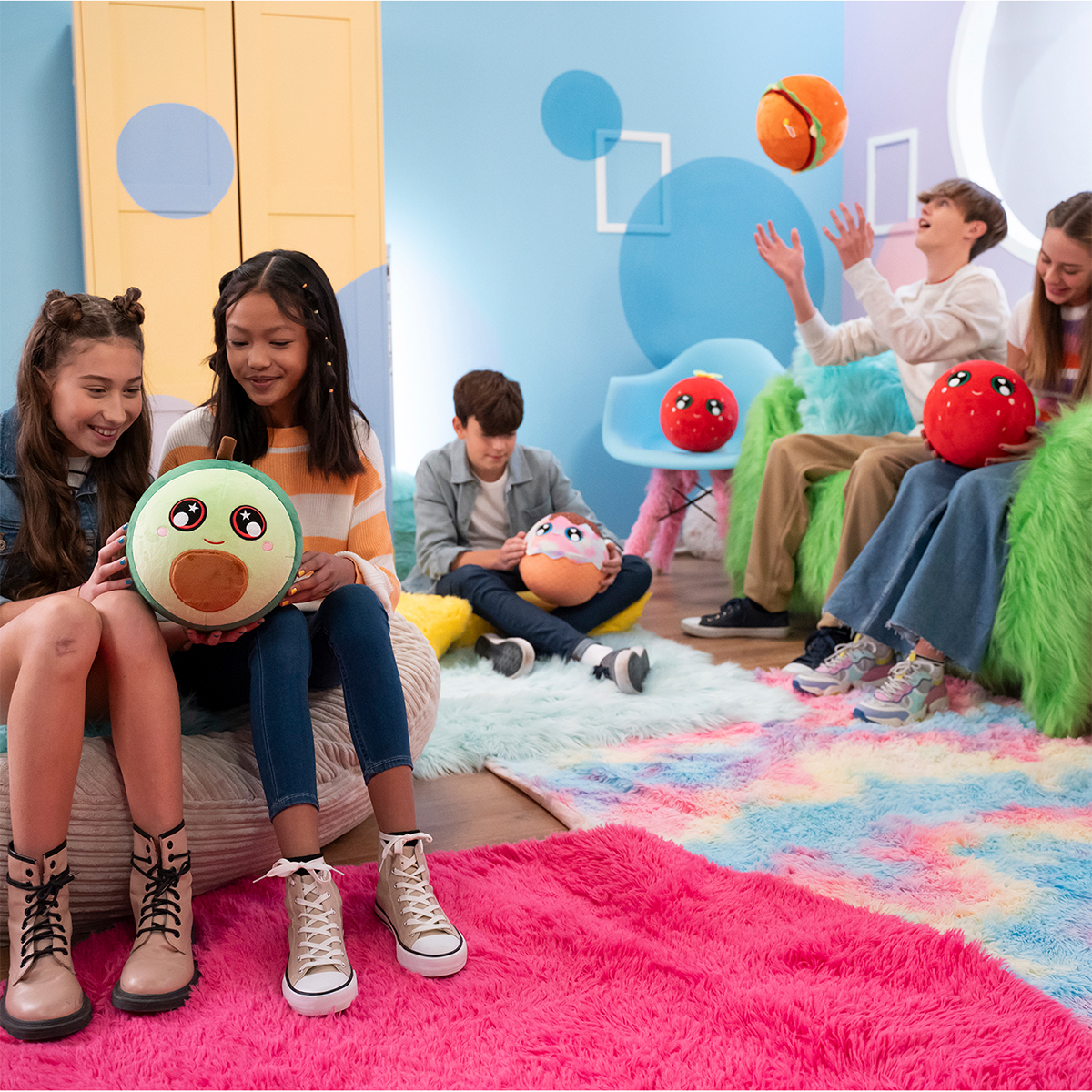 Надувна іграшка-сюрприз Biggies Little Foodies серії Полуниця 22 см Червона — превʼю 12
